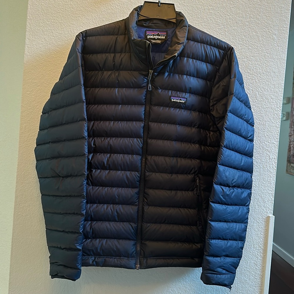 Patagonia Men's Down Sweater. Size: Mens Medium. Color: Dark Navy Blue.